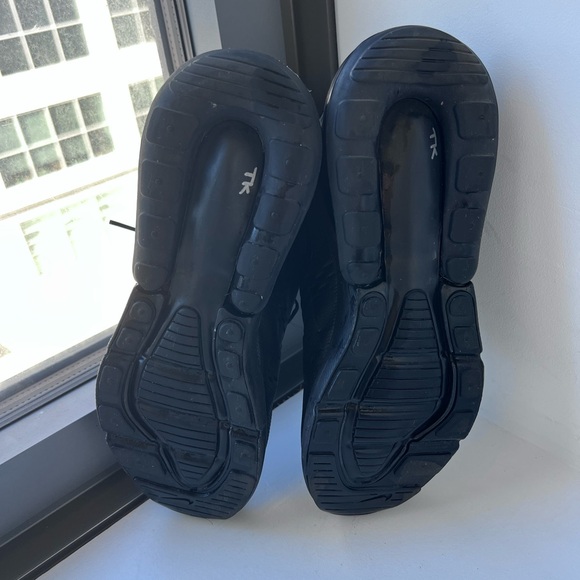 Nike Air Max 270 - Picture 6 of 9